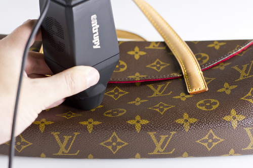 how to spot a fake handbag 